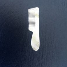 Peigne sourcils